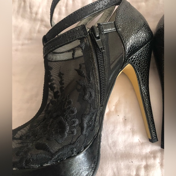 NWOT Dollhouse lace platform stilettos - Picture 2 of 7